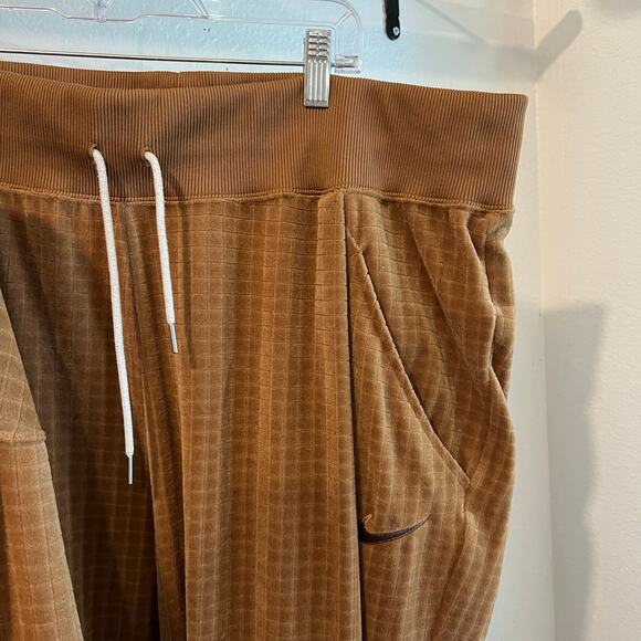 Nike Two Piece Set Size XXL - Tan Waffle Plush Sweater & Jogger Pants - Picture 5 of 16
